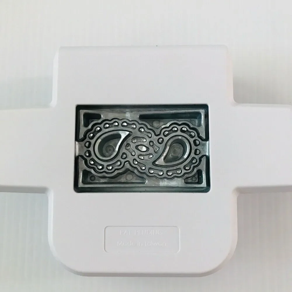 Creative Memories PAISLEY Decorative Border Punch New With Box